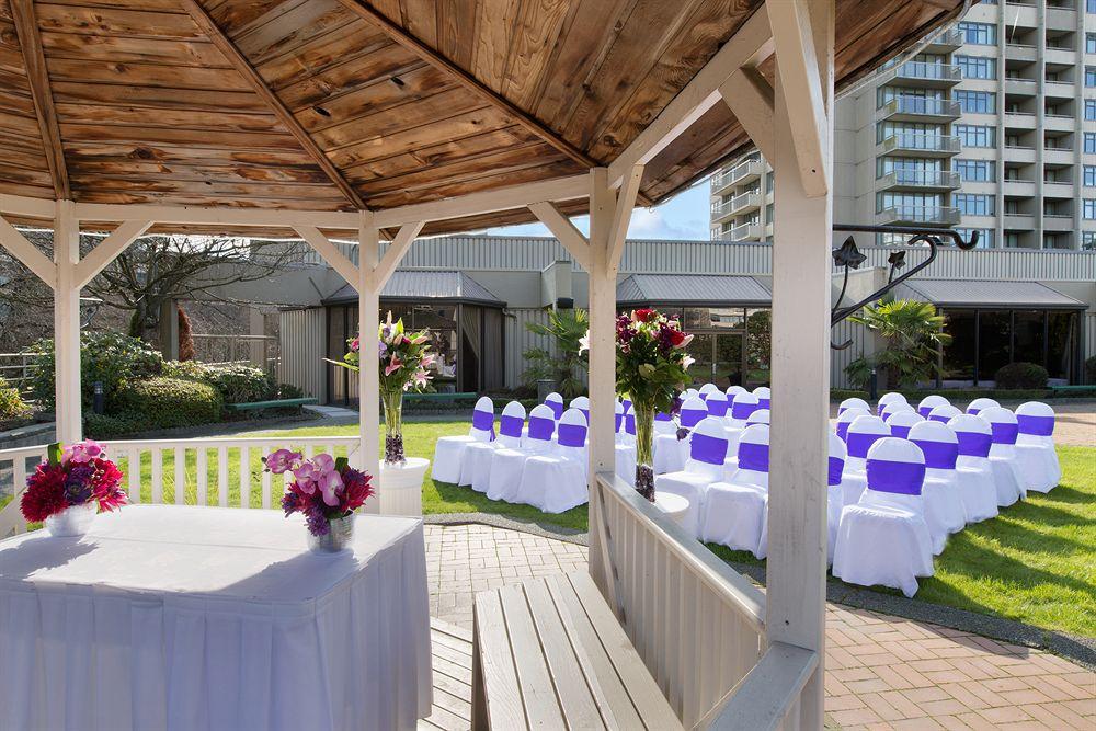 Coast Plaza Hotel And Suites Vancouver Extérieur photo