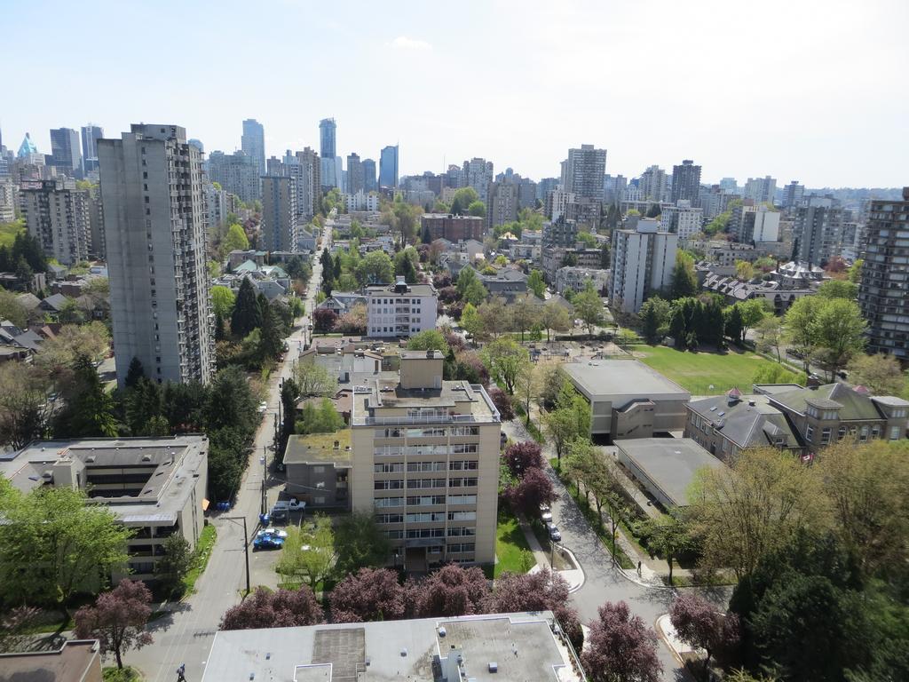 Coast Plaza Hotel And Suites Vancouver Extérieur photo
