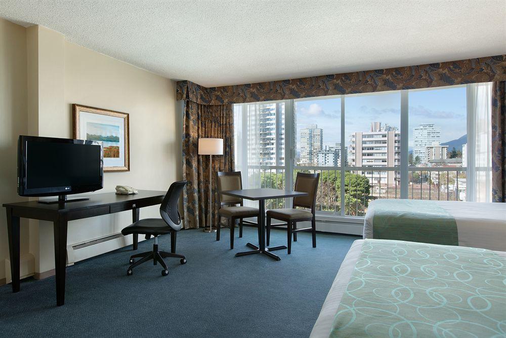 Coast Plaza Hotel And Suites Vancouver Extérieur photo