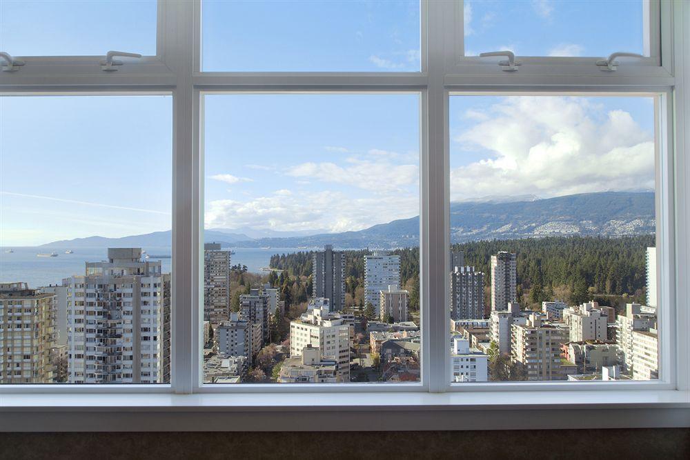 Coast Plaza Hotel And Suites Vancouver Extérieur photo
