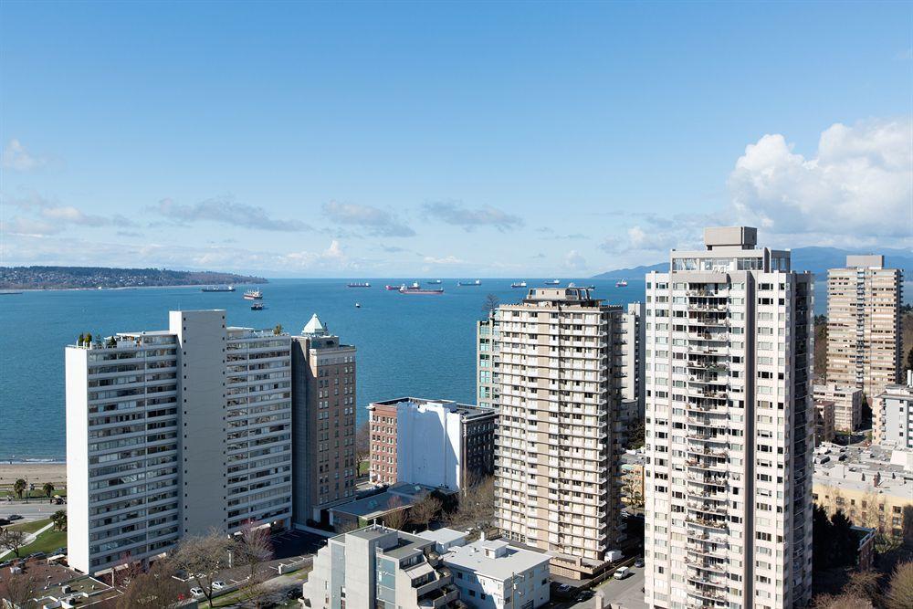 Coast Plaza Hotel And Suites Vancouver Extérieur photo