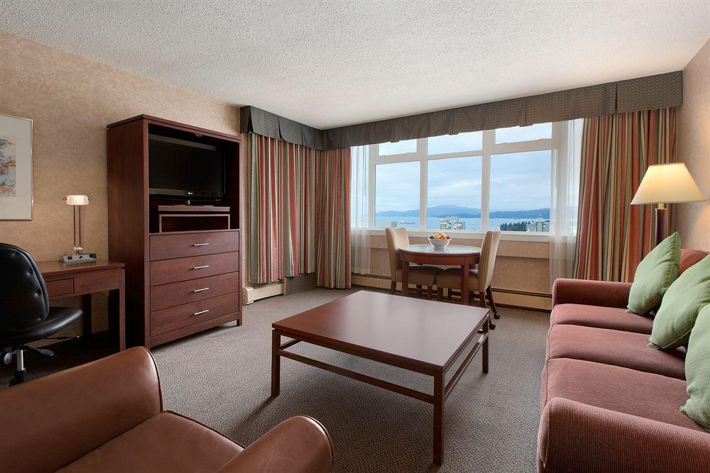 Coast Plaza Hotel And Suites Vancouver Extérieur photo