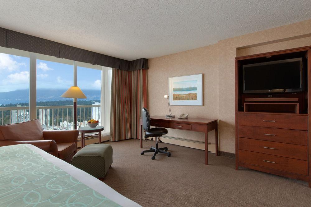 Coast Plaza Hotel And Suites Vancouver Extérieur photo