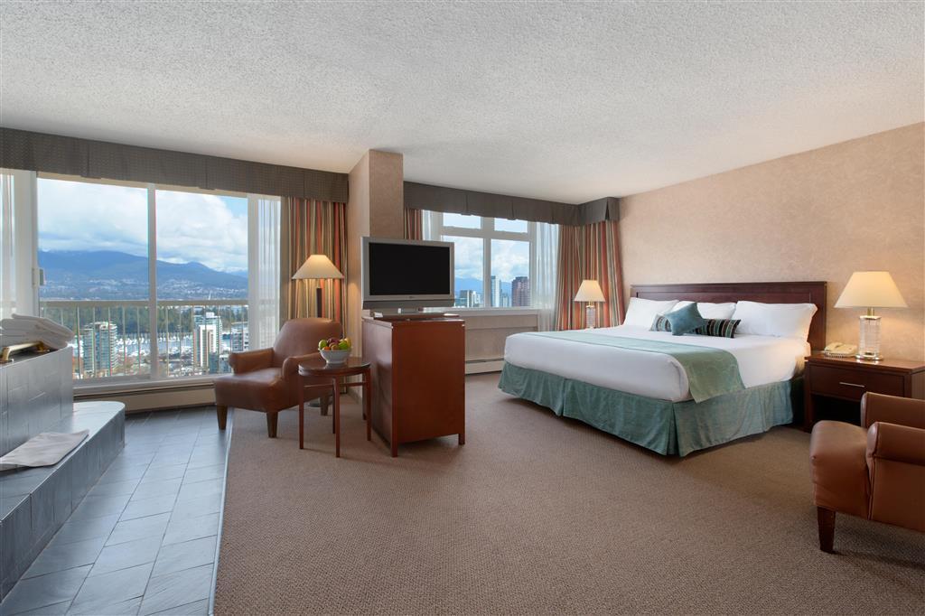 Coast Plaza Hotel And Suites Vancouver Extérieur photo