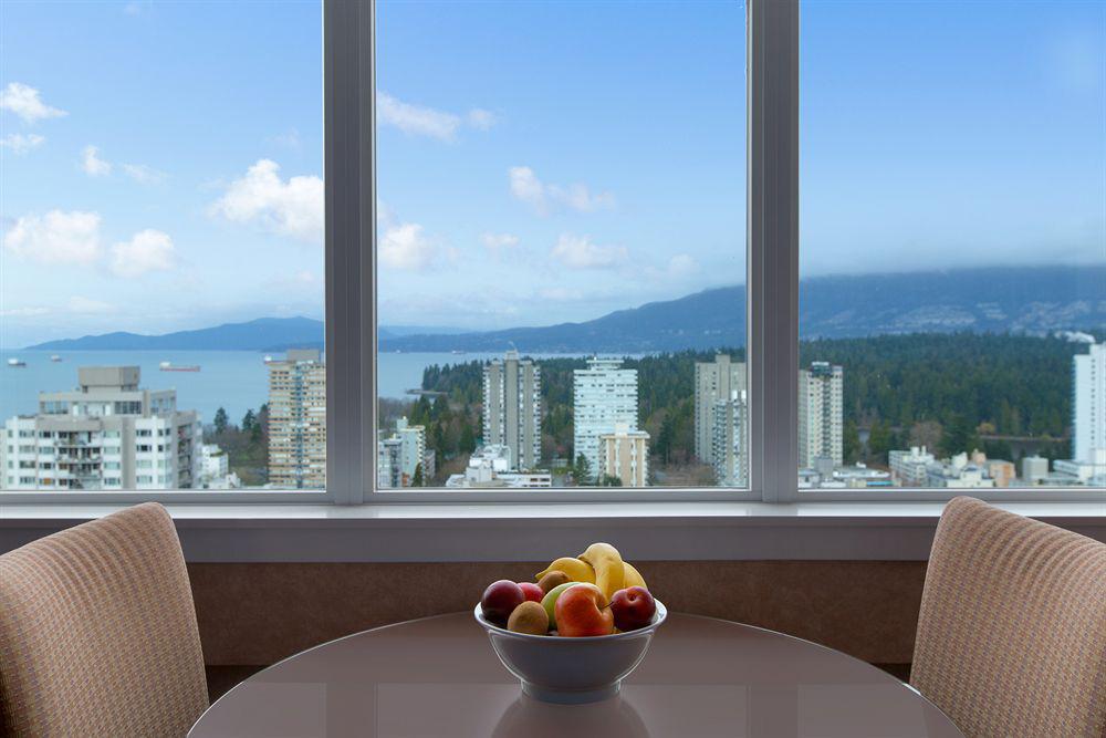 Coast Plaza Hotel And Suites Vancouver Extérieur photo