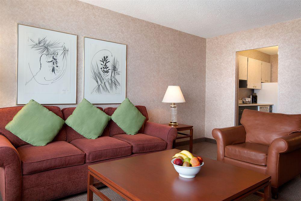 Coast Plaza Hotel And Suites Vancouver Extérieur photo